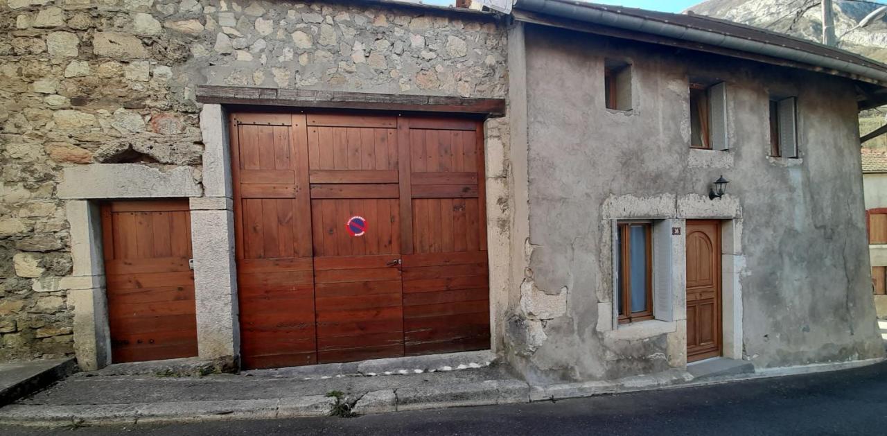 Petite Maison De Village Situee Entre Lacs, Cascades Et Montagnes Virieu-le-Grand 외부 사진